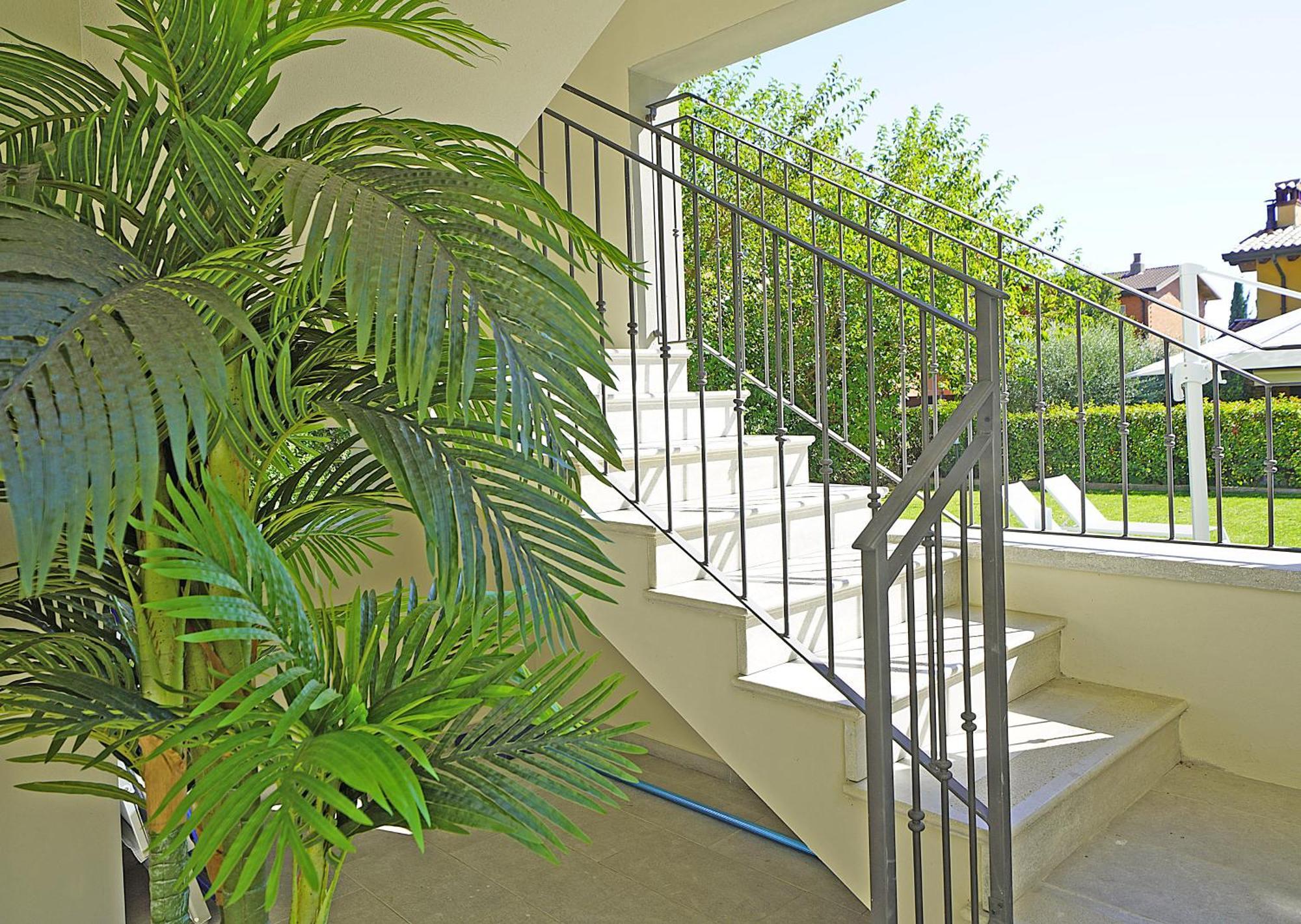 Villa Caterina Apartments By Wonderful Italy デセンツァーノ・デル・ガルダ エクステリア 写真