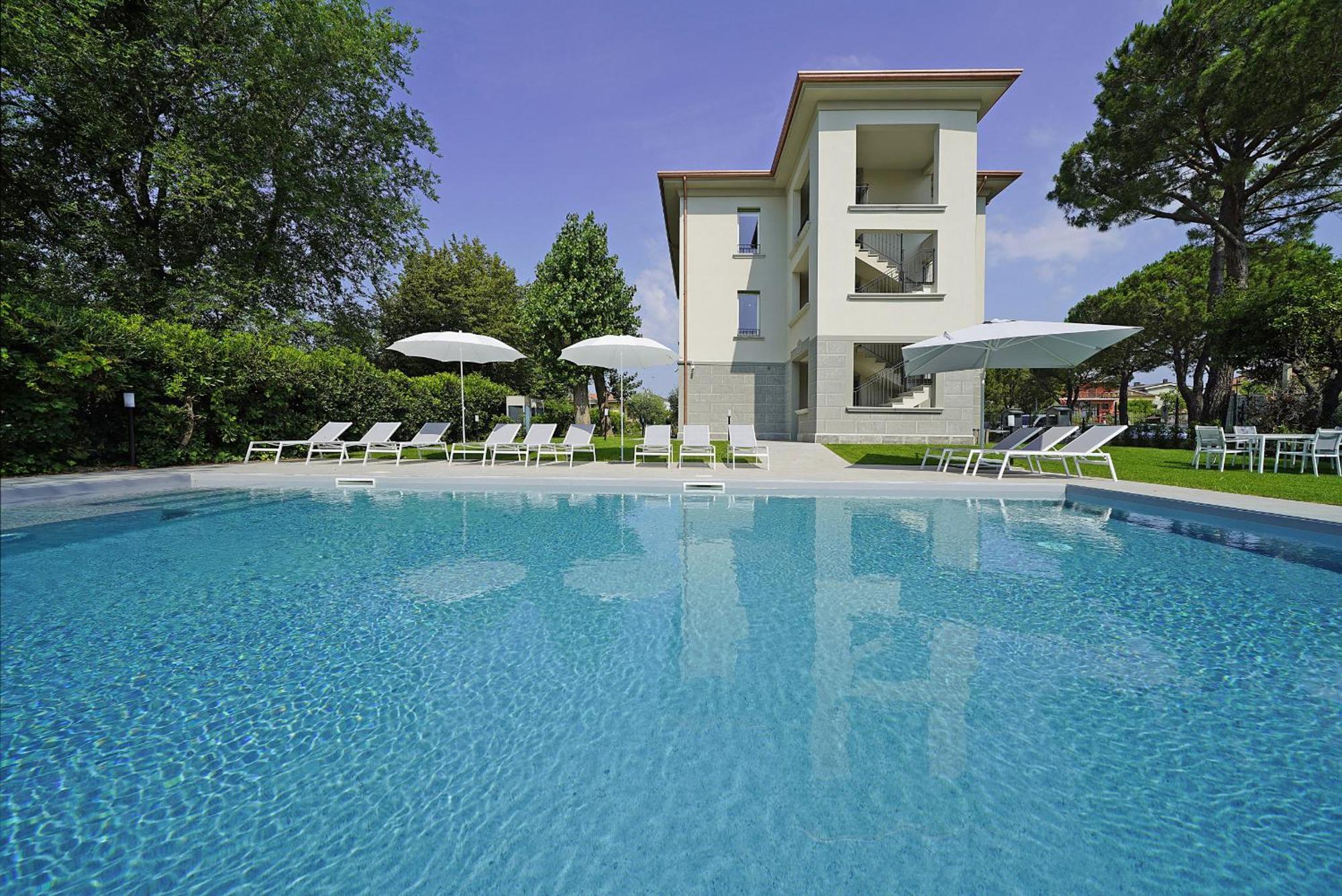 Villa Caterina Apartments By Wonderful Italy デセンツァーノ・デル・ガルダ エクステリア 写真