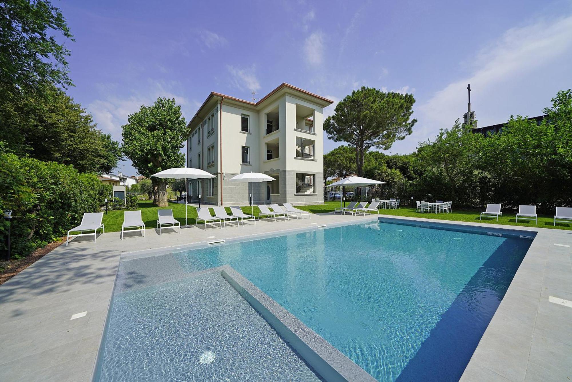 Villa Caterina Apartments By Wonderful Italy デセンツァーノ・デル・ガルダ エクステリア 写真