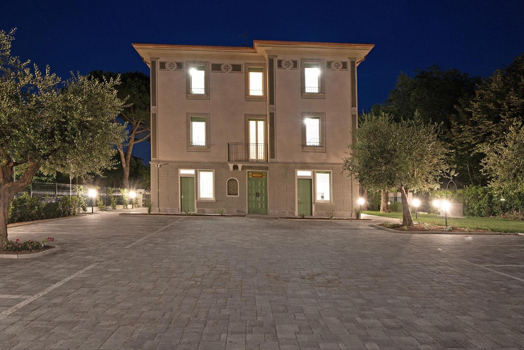 Villa Caterina Apartments By Wonderful Italy デセンツァーノ・デル・ガルダ エクステリア 写真