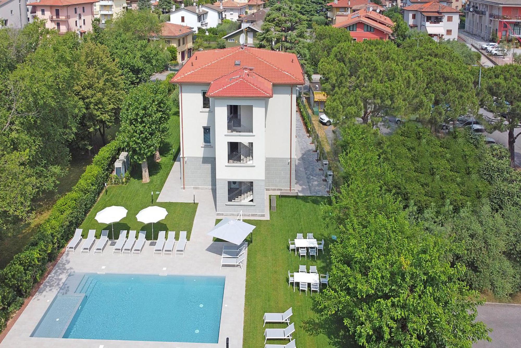 Villa Caterina Apartments By Wonderful Italy デセンツァーノ・デル・ガルダ エクステリア 写真