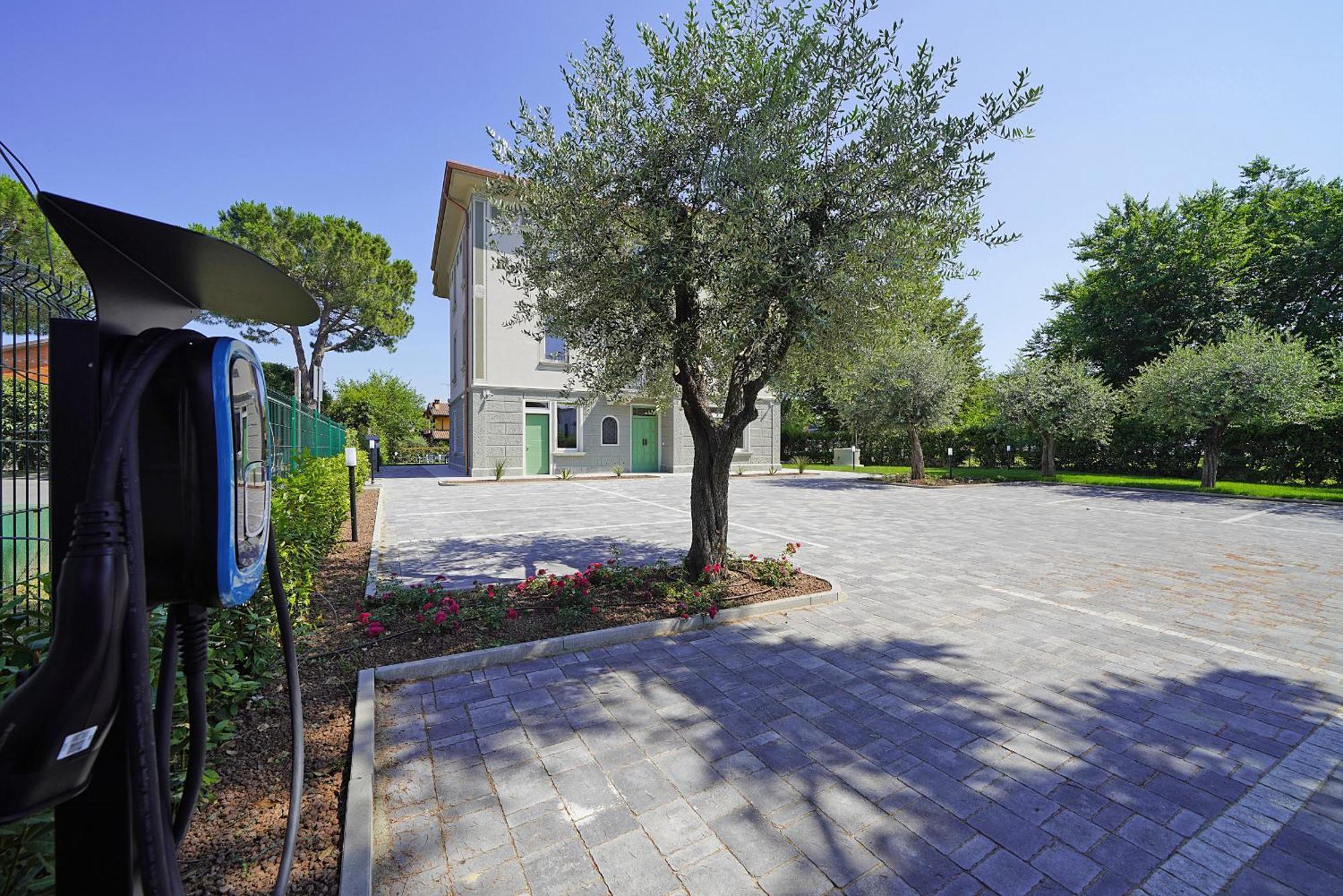 Villa Caterina Apartments By Wonderful Italy デセンツァーノ・デル・ガルダ エクステリア 写真