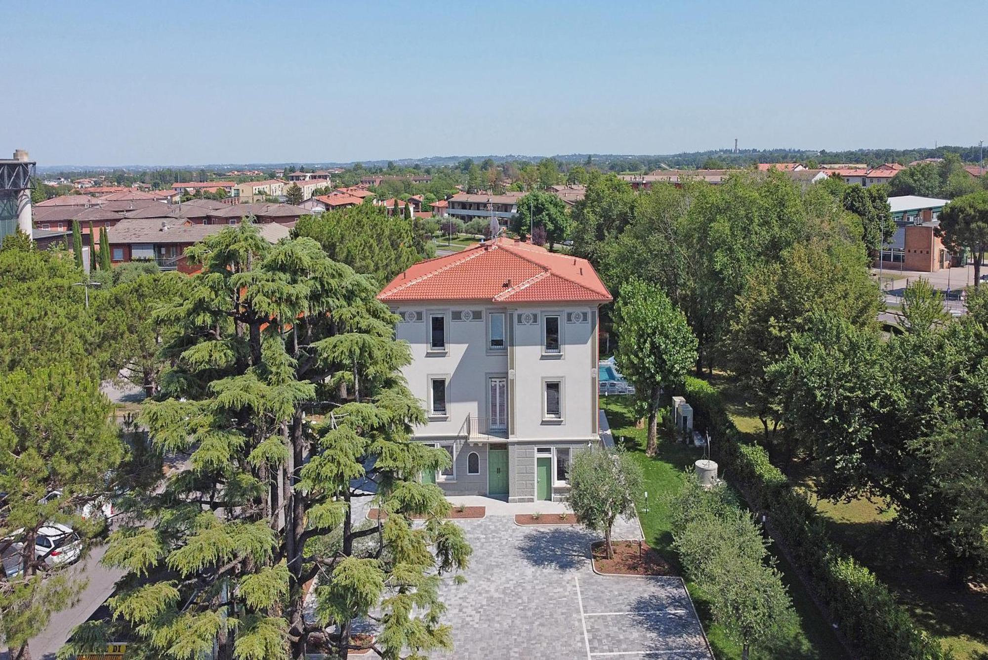 Villa Caterina Apartments By Wonderful Italy デセンツァーノ・デル・ガルダ エクステリア 写真