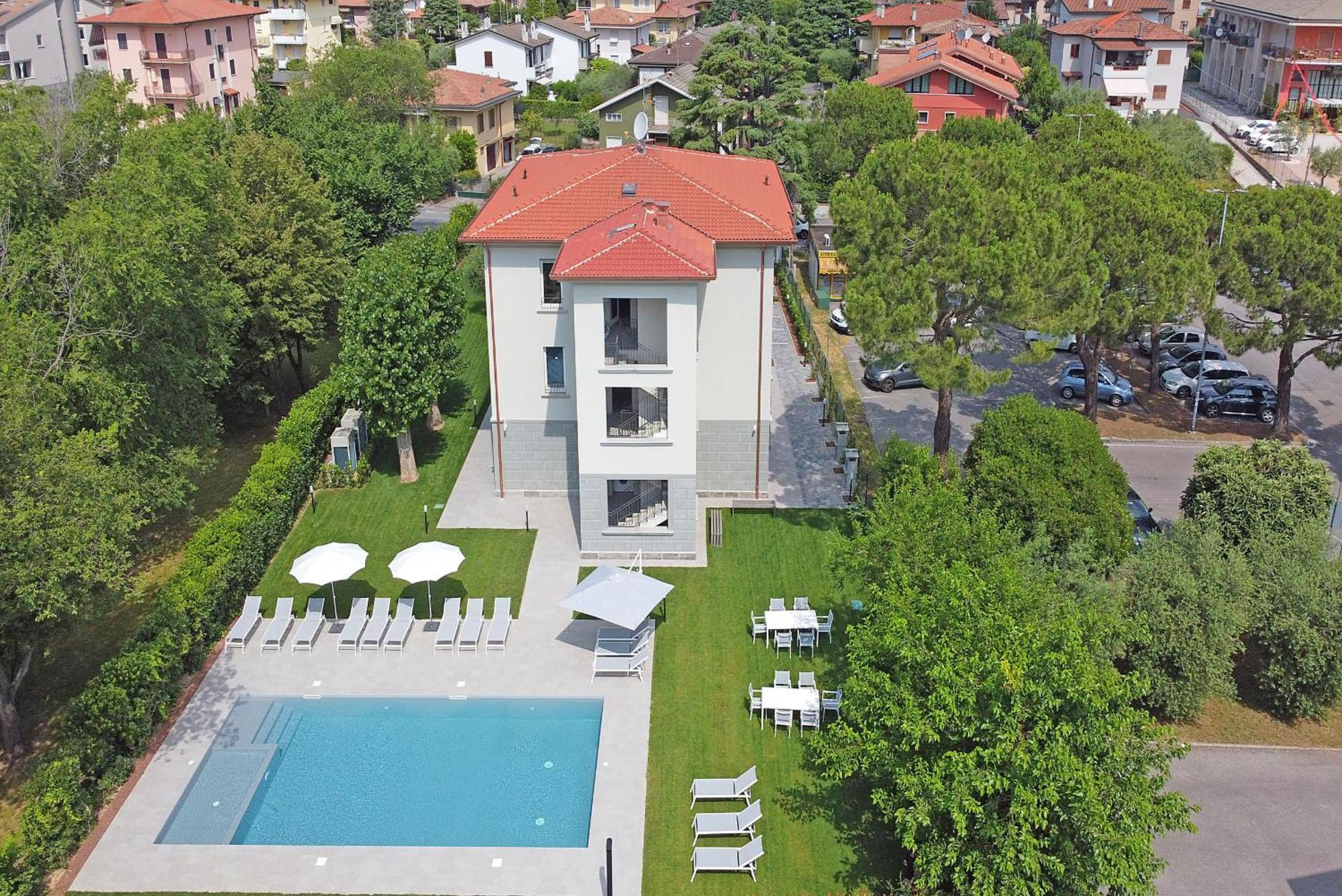 Villa Caterina Apartments By Wonderful Italy デセンツァーノ・デル・ガルダ エクステリア 写真
