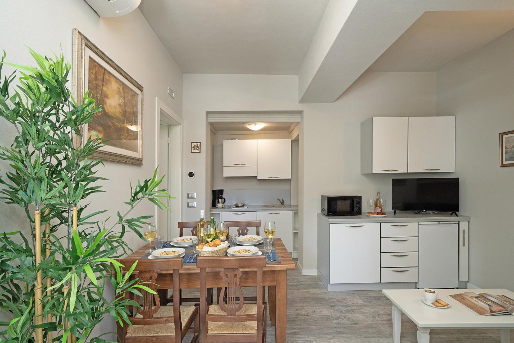 Villa Caterina Apartments By Wonderful Italy デセンツァーノ・デル・ガルダ エクステリア 写真