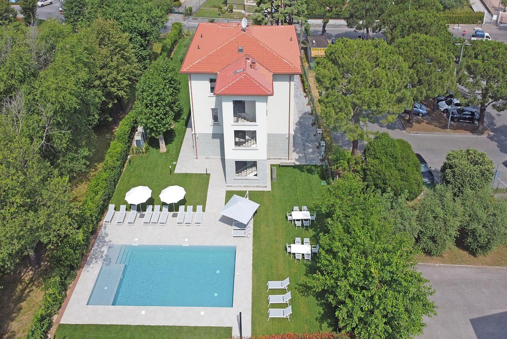 Villa Caterina Apartments By Wonderful Italy デセンツァーノ・デル・ガルダ エクステリア 写真