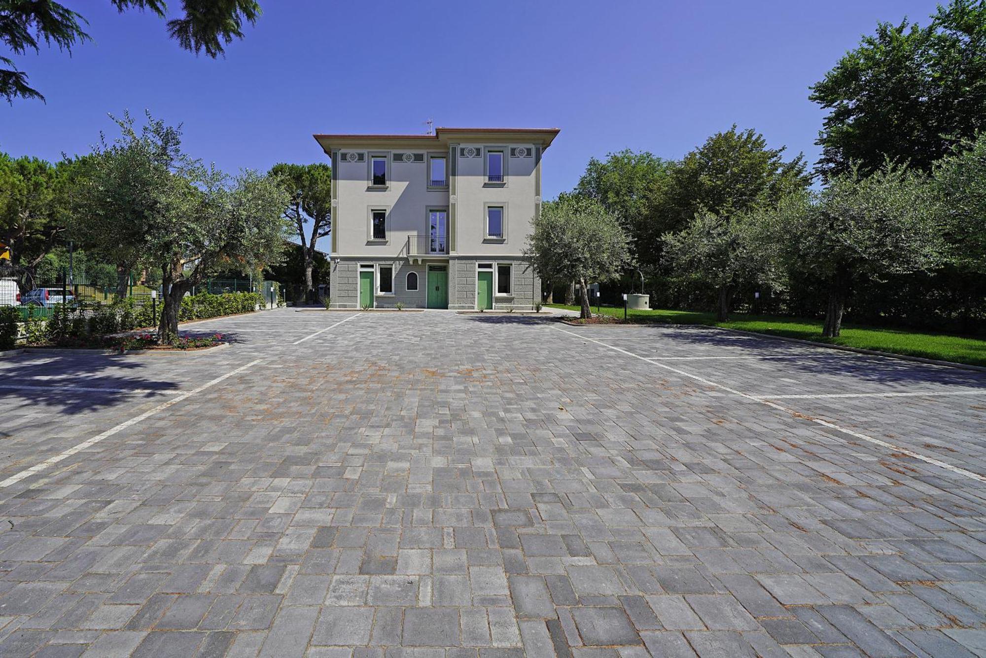 Villa Caterina Apartments By Wonderful Italy デセンツァーノ・デル・ガルダ エクステリア 写真