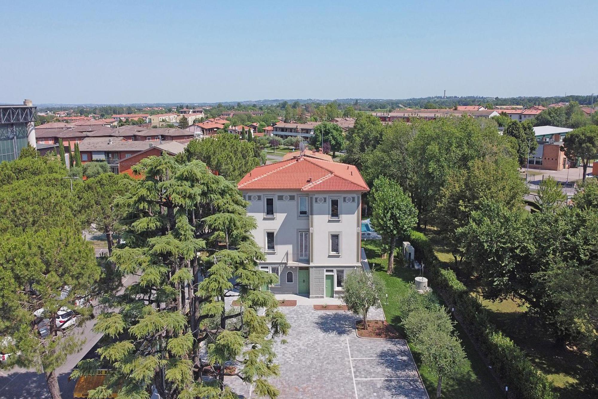 Villa Caterina Apartments By Wonderful Italy デセンツァーノ・デル・ガルダ エクステリア 写真