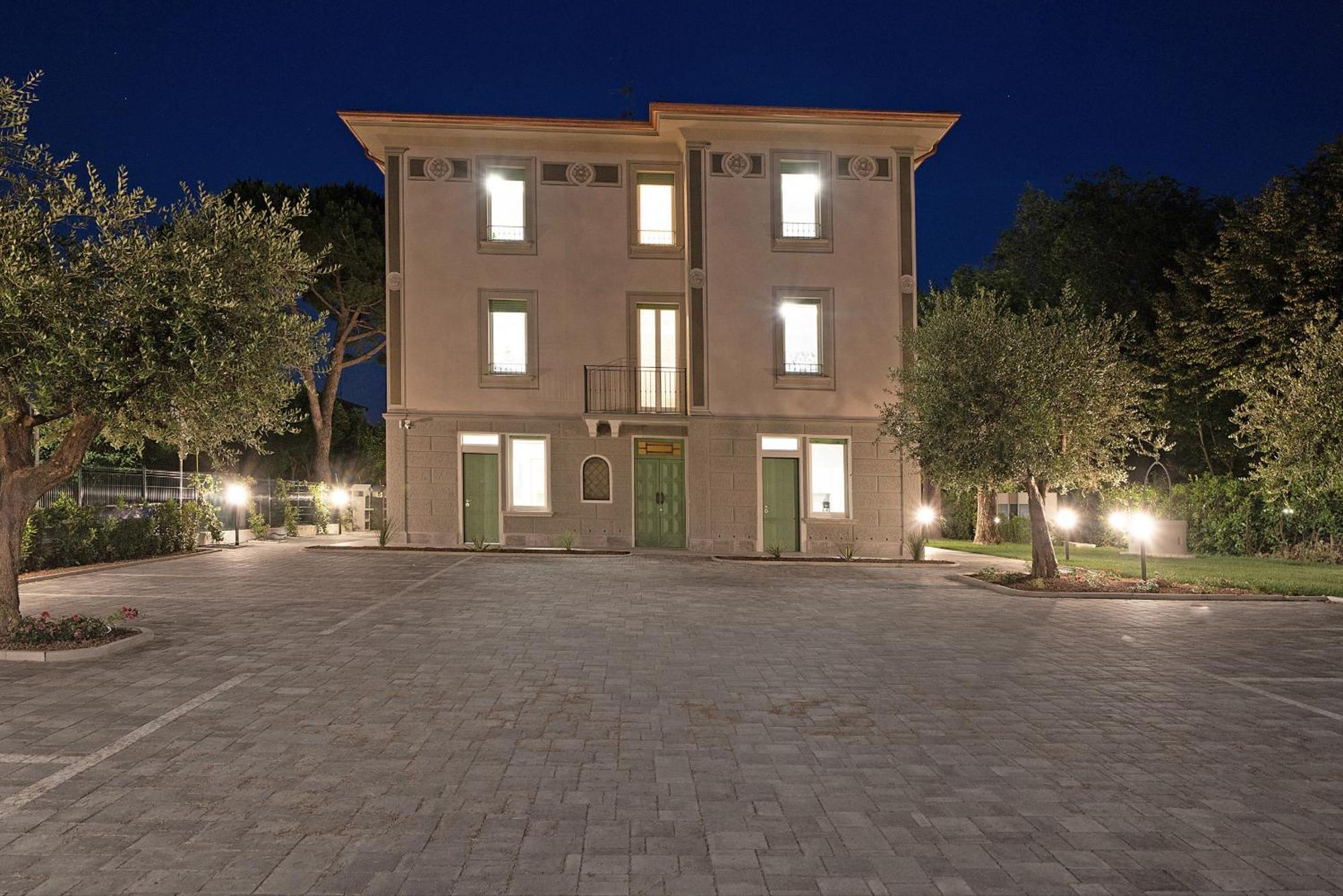 Villa Caterina Apartments By Wonderful Italy デセンツァーノ・デル・ガルダ エクステリア 写真